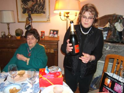 Marie-France, Tata Mireille et le champagne!