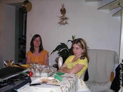 Emilie et Aurélie, à table...